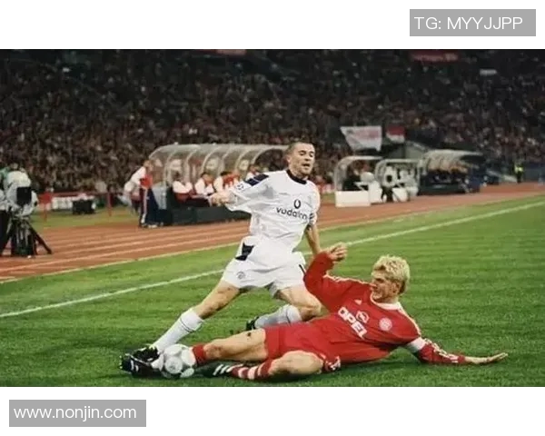 探索足球界的小众球星他们如何在不被关注的舞台上闪耀光芒 探索足球界的小众球星他们如何在不被关注的舞台上闪耀光芒