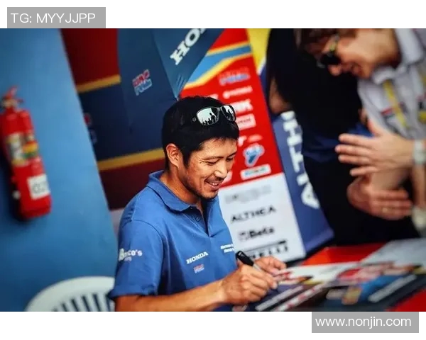 足球星球场上跳舞的神秘人物是谁揭秘背后的故事与精彩瞬间